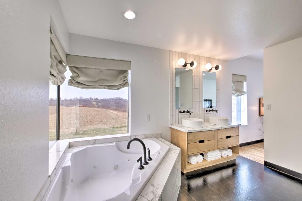 Luxe Amish Country Apartment With Rooftop Terrace! Millersburg Bagian luar foto